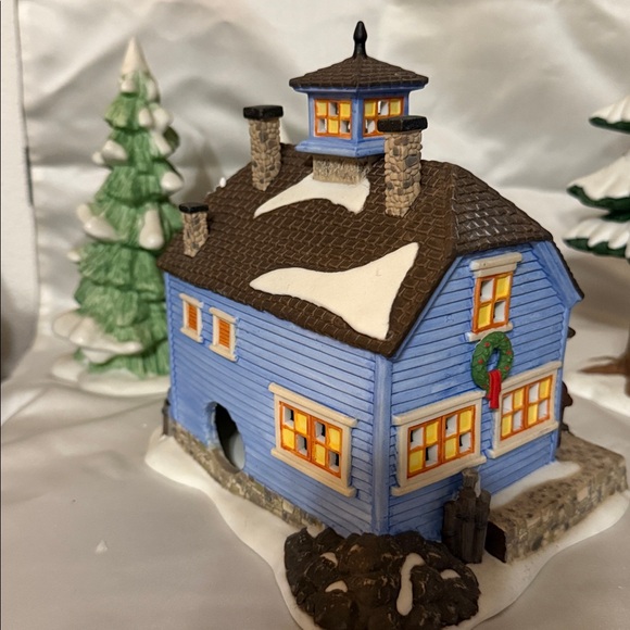 Dept 56 village house chowder house RETIRED - Picture 2 of 3